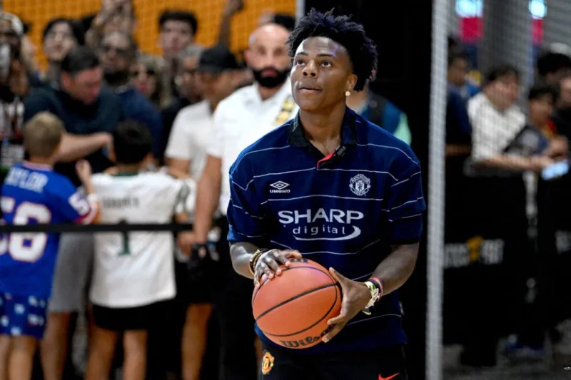 "آي شو سبيد" يطارد طائرة في إعلان "ميتا" لسوبر بول 2026 (فيديو)