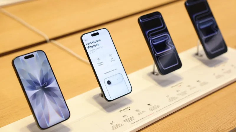 آبل تختبر لونًا غير مسبوق في iPhone 18 Pro: هل يصبح "الأحمر العميق" الخيار الأمثل؟