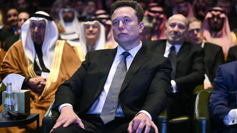 هل يقترب إيلون ماسك من لقب أول تريليونير في العالم؟