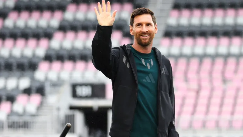 ساعة رولكس دايتونا البلاتينية ترافق ميسي في أمسية رومانسية بميامي