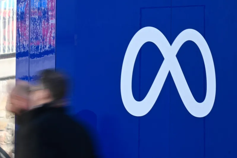 ميتا تعتزم دمج تقنية ثورية في نظارات ري بان الذكية