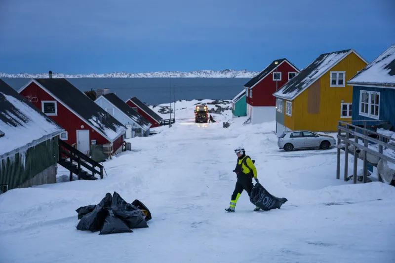 عامل نظافة يمنع كارثة إثر سقوط طفل من الطابق السابع في روسيا (فيديو)