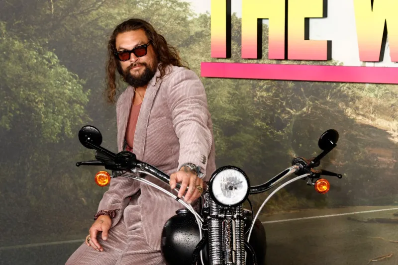 جيسون موموا يكشف سر لياقته البدنية بعمر الـ50