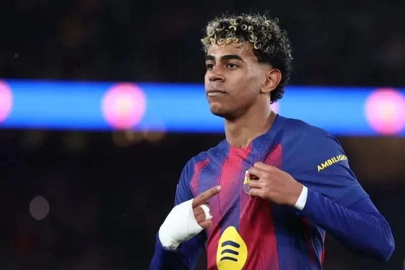250 مليون يورو لمراهق لاماسيا.. من حاول خطف لامين يامال من برشلونة؟