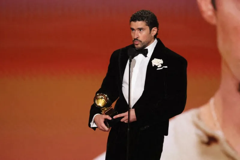 بعد دخوله التاريخ في حفل جوائز غرامي.. كم تبلغ ثروة باد باني؟