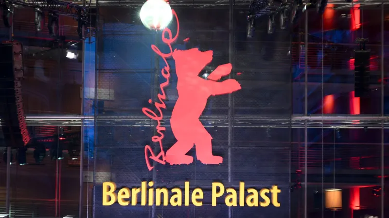 انطلاق الدورة الـ76 من "برلينالي".. من يخطف "الدب الذهبي" هذا العام؟ (فيديو)