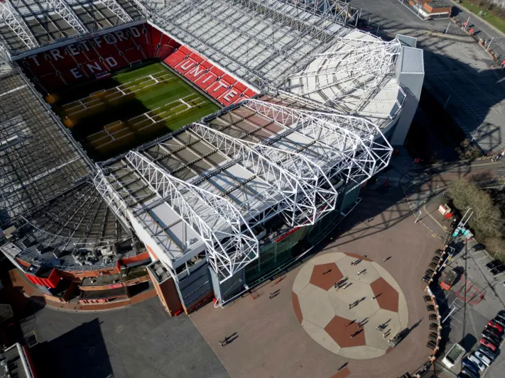 أجواء رمضانية.. كيف احتفى "البريميرليغ" باللاعبين المسلمين؟ (فيديو)