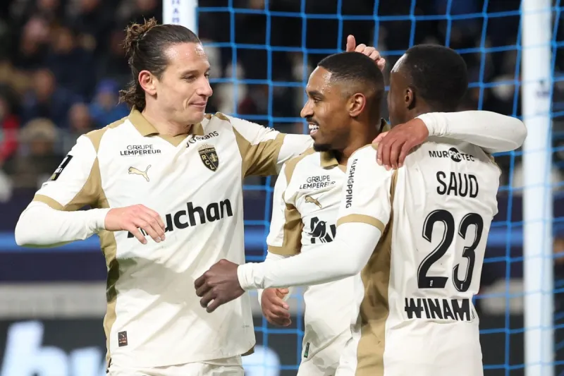 سعود عبد الحميد يخطف الأضواء في فوز لانس على باريس أف سي (فيديو)