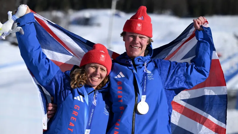 كيف احتفل والدا نايتنغيل بذهبية أولمبياد الشتاء؟ (فيديو)