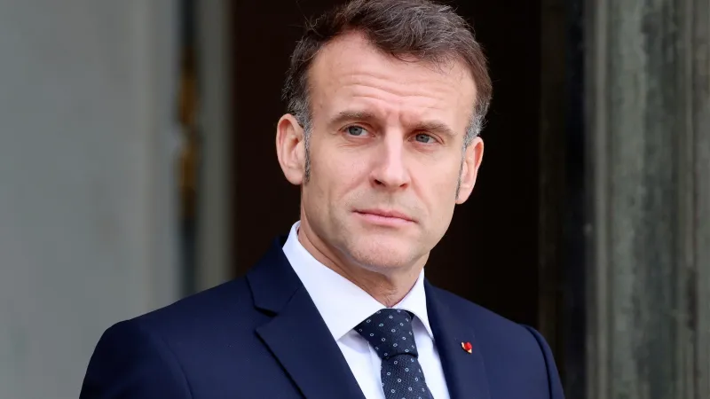 بعد سرقة المجوهرات والإضرابات.. قرار رئاسي ضد مديرة متحف اللوفر