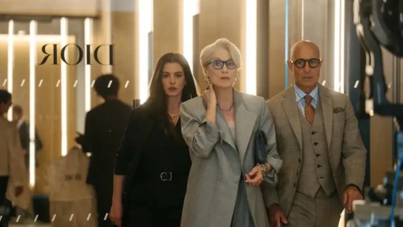 بعد عشرين عامًا: "The Devil Wears Prada 2" يعيد صراعات الموضة والإعلام إلى الشاشة (فيديو)