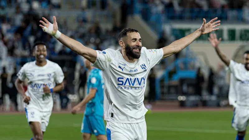 مليون ريال في يومين: مبيعات قمصان كريم بنزيما تضع الهلال في الصدارة