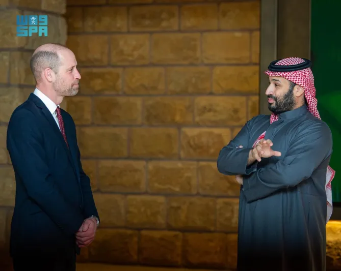 ولي العهد السعودي يصطحب الأمير ويليام في جولة تاريخية بالدرعية (فيديو)