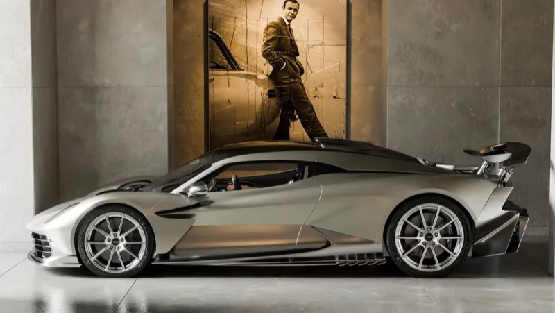 "فالهاﻻ" سيارة أستون مارتن الخارقة تدخل لعبة "007 First Light" (فيديو)