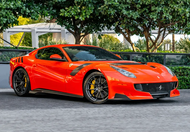 فيراري F12tdF موديل 2017 للبيع في مزاد ميامي.. كم يبلغ سعرها؟