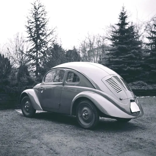 لماذا تتربع الخنفساء الألمانية على عرش السيارات المخصصة للحلبات؟ (فيديو)