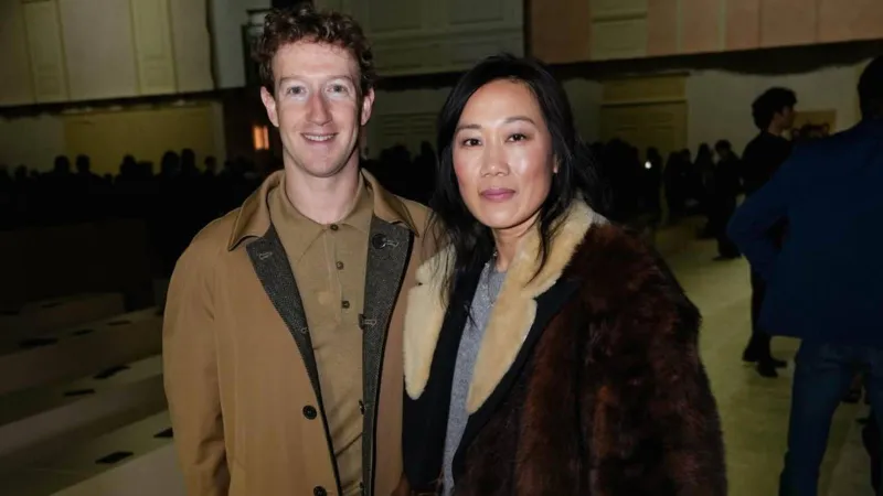 من وادي السيلكون إلى عروض الأزياء: سر ظهور مارك زوكربيرغ وزوجته في إيطاليا!