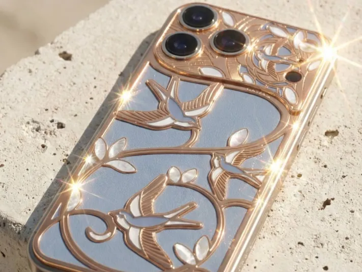 كافيار تطلق "أجنحة الحب".. ذهب ولؤلؤ يزينان آيفون "17 برو" و"برو ماكس"