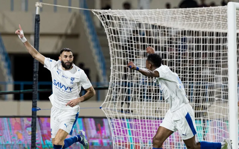 طبيب سعودي يفجر مفاجأة حول استمرار كريم بنزيما في الملاعب (فيديو)