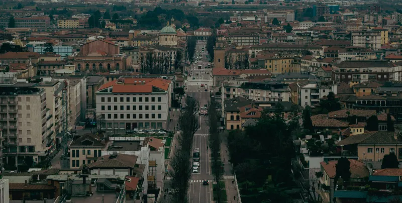 السياحة في بيرغامو: مدينة إيطالية بين التاريخ والهدوء