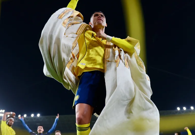 بشت كريستيانو رونالدو في يوم التأسيس.. قطعة يدوية يصل سعرها إلى 80 ألف ريال