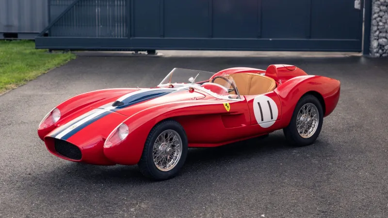 ربع مليون دولار لسيارة أطفال.. كيف أصبحت فيراري Testa Rossa J حديث المزادات؟