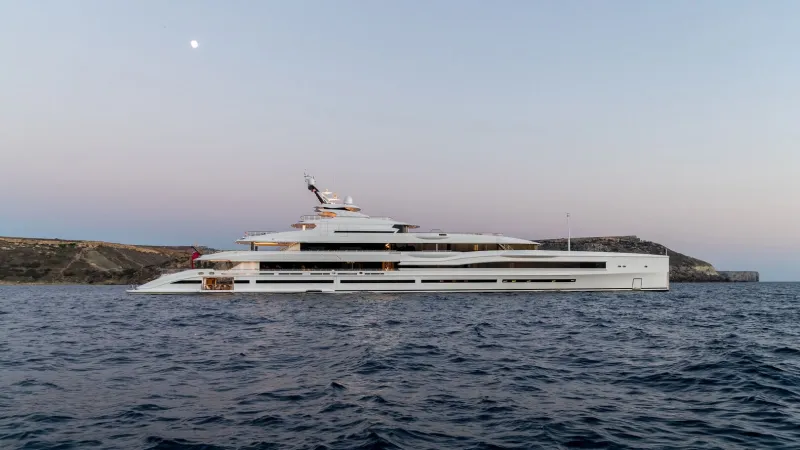 من يقتنص اليخت مار؟ تفاصيل قد تحسم القرار (فيديو)