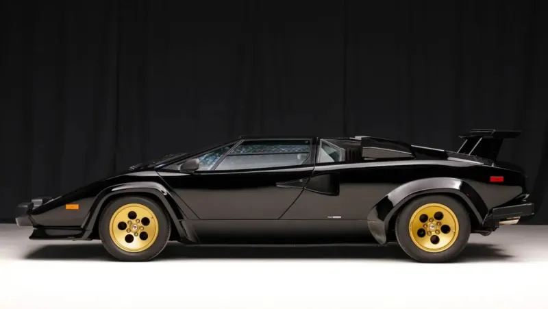 لامبورغيني كونتاش 1988 نادرة تُعرض للبيع بهذا السعر