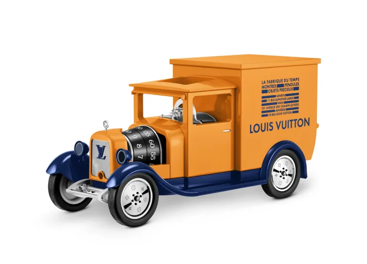 Camionnette: مركبة تاريخية تتحوّل إلى ساعة طاولة بتوقيع لويس فويتون