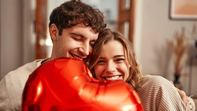 دراسة تكشف سر العلاقات الزوجية الأطول عمرًا 