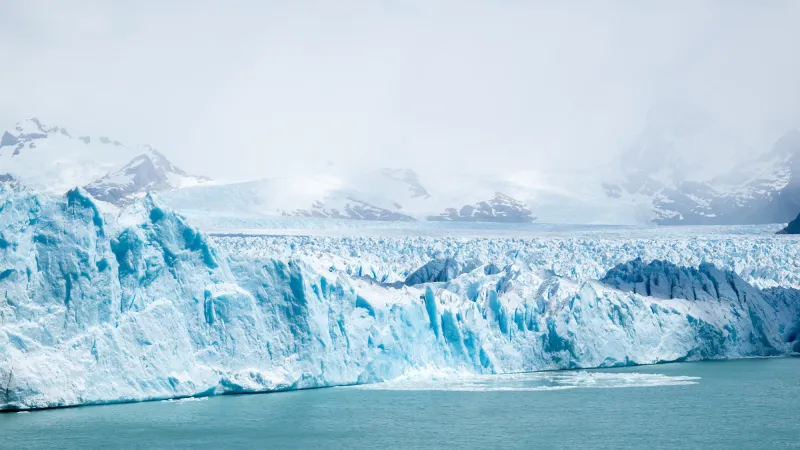 رعب في شاموني.. انهيار جليدي يبتلع متزلجين على المنحدرات (فيديو)