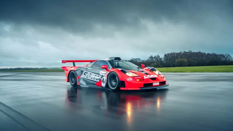 واحدة من 10 نسخ.. عرض سيارة مكلارين F1 GTR بسعر  مذهل