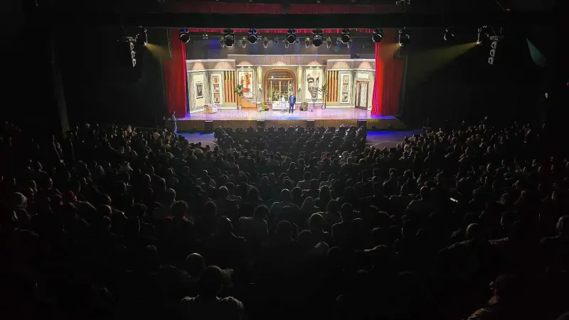 تمديد عرض مسرحية "ما تصغروناش" في جدة.. فما قصتها؟