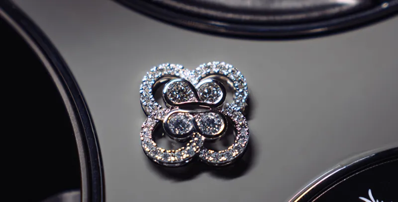 من الذهب إلى الألماس.. بنتلي تحول السيارات إلى صندوق مجوهرات متحرك