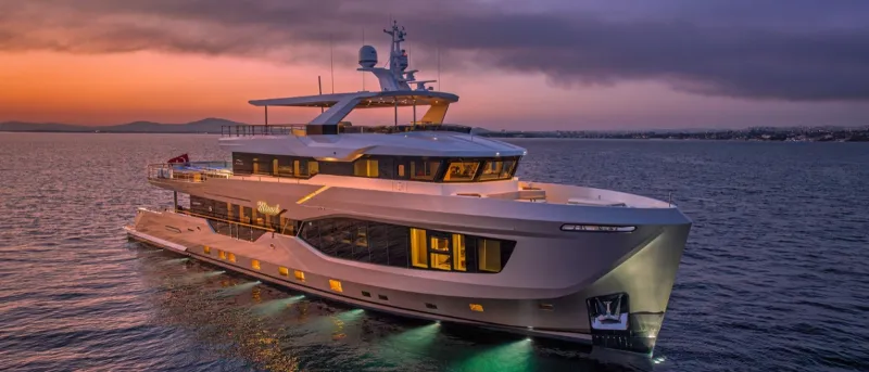 Numarine 40MXP.. فيلا عائمة تجمع بين الاستكشاف والفخامة (فيديو)