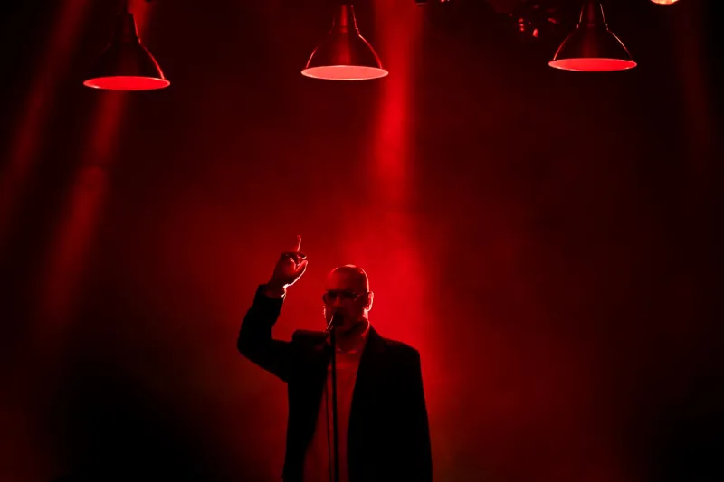 نجم مانشستر يونايتد يتحول لمطرب في خطوة غير متوقعة (فيديو)