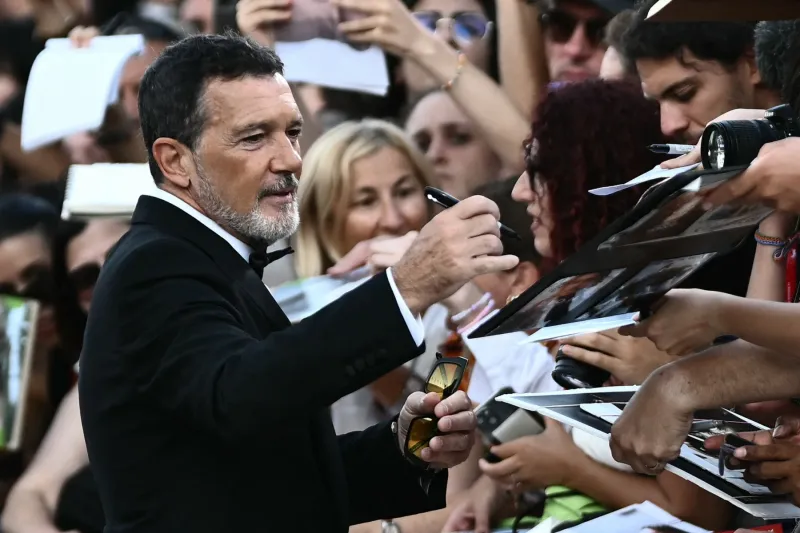 لماذا ترك أنطونيو بانديراس هوليوود وعاد إلى إسبانيا؟