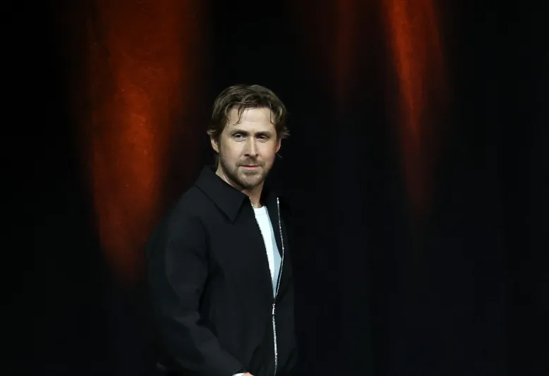 ريان غوسلينغ وإيفا مينديز يفاجئان الجمهور بأول ظهور علني رسمي بعد أكثر من عقد!