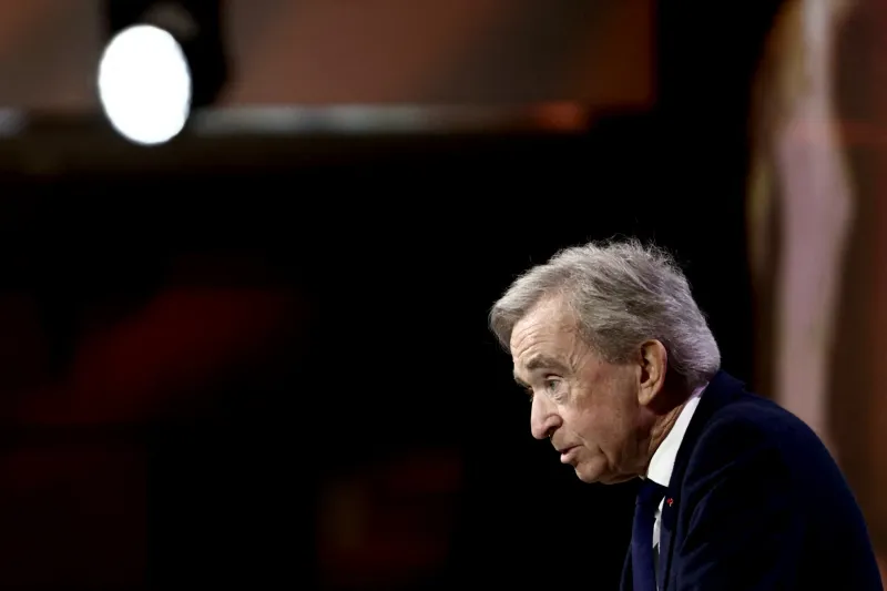 في عيد ميلاده الـ 77.. كم تبلغ ثروة الملياردير برنارد أرنو؟