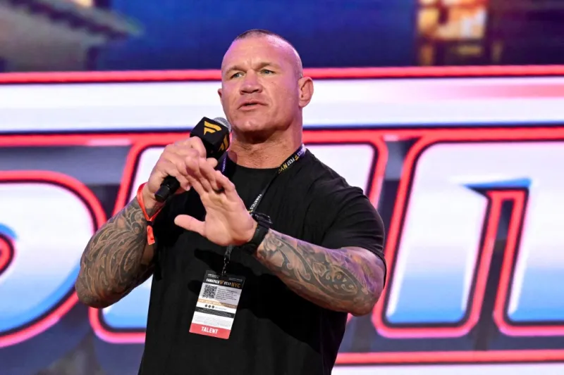 راندي أورتن يحجز مقعده في راسلمينيا بعد نزالات مثيرة (فيديو)