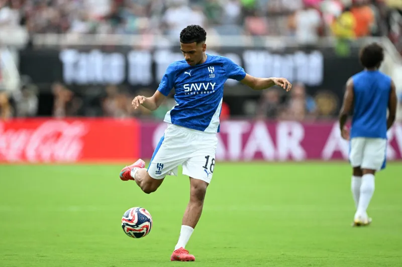 حكم أجنبي يقود مواجهة الأهلي والهلال في كأس الملك.. من هو؟