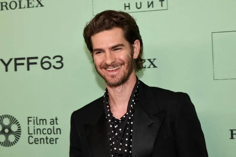 هل يعود لسبايدرمان؟  أندرو غارفيلد يرد بسخرية لاذعة (فيديو)