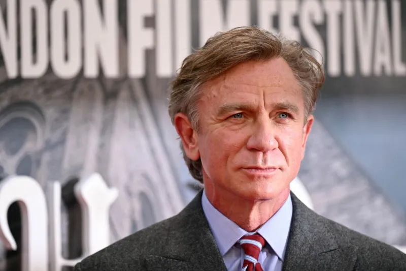 في عيد ميلاد الـ58.. كم تبلغ ثروة دانيال كريغ؟