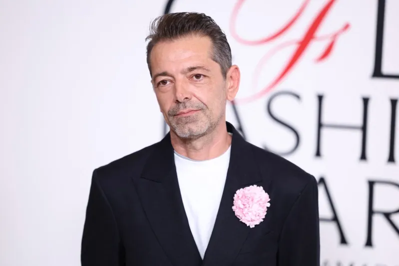 دار فيرساتشي تحت قيادة بيتر موليير.. صياغة جديدة لمفهوم التفرّد