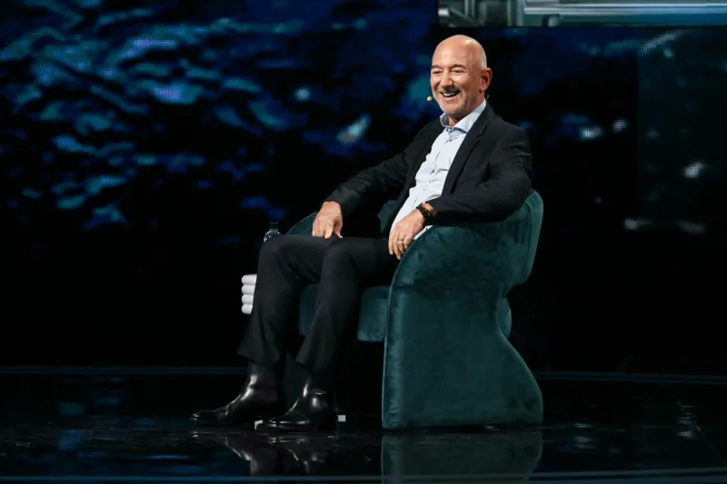 جيف بيزوس يقضي إجازة الربيع في هذه الوجهة (فيديو)