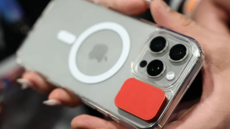 آبل تدخل سباق الكاميرات العملاقة.. ماذا ينتظر مستخدمي آيفون 19 برو؟