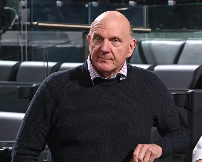 ستيف بالمر يحتفل بعيد ميلاده السبعين: من مايكروسوفت إلى عرش الاستثمار