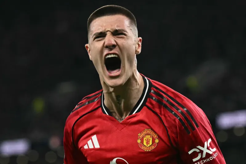 سر القوة البدنية.. كيف تحول بنجامين سيسكو إلى آلة تهديفية في البريميرليغ؟ (فيديو)