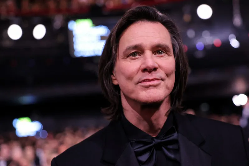 كيف رد جيم كاري على شائعة استنساخه في حفل تكريمه الأخير؟ (فيديو)