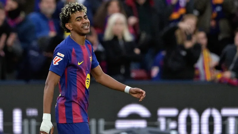 ثلاثية تاريخية ليامال.. لمن منح كرة المباراة بعد تألقه أمام فياريال؟ (فيديو)